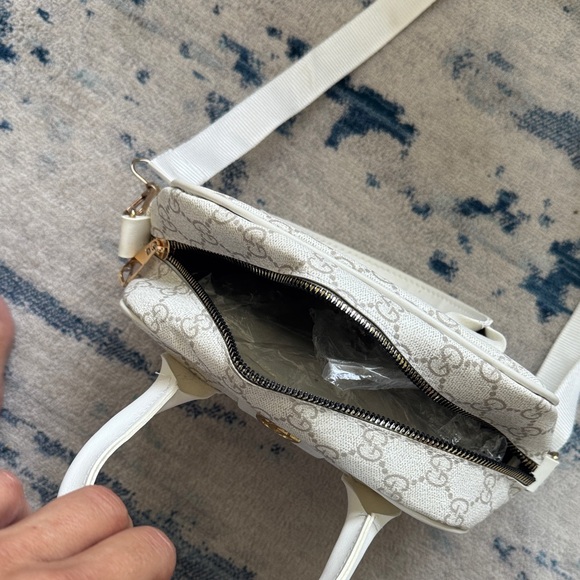 Fashion bags White Crossbody Bag with Green and Red Stripes - Picture 4 of 7